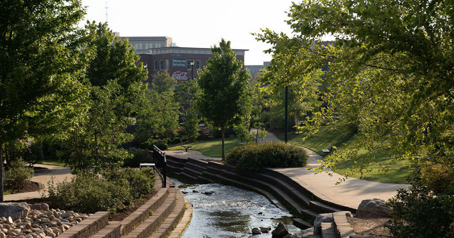 An image of Founders Park in Johnson City, TN. There is a creek running through the middle of the park.